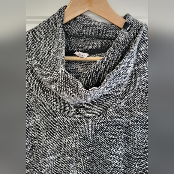 Sweather - Picture 2 of 3